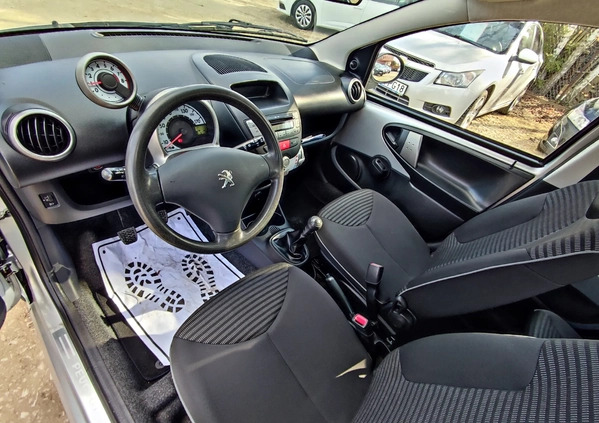Peugeot 107 cena 18950 przebieg: 167000, rok produkcji 2014 z Trzebiatów małe 407